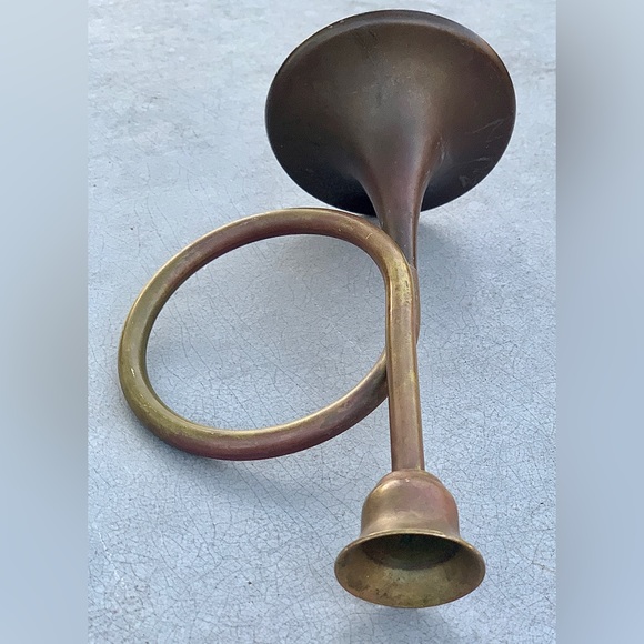 Vintage Mid Century Antique Solid Brass Bronze Figural Bugle Horn Candlestick - Picture 7 of 16